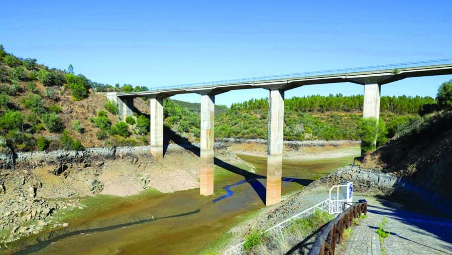 Esvaziamento da barragem de Cedillo, por Espanha, levou à redução de água no rio Pônsul, no concelho de Castelo Branco, com prejuízos para a população 