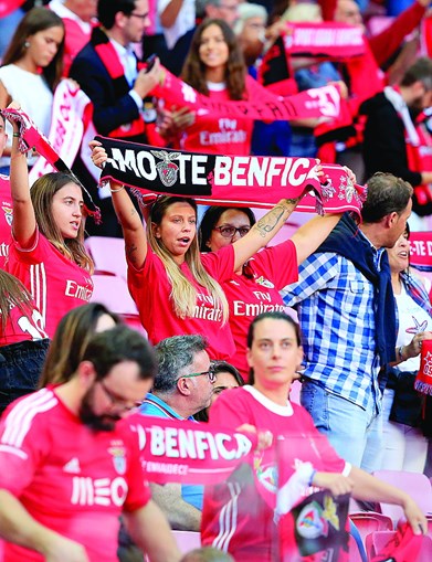 Adeptos do Benfica são os mais numerosos. Quase um em cada dois portugueses, em média