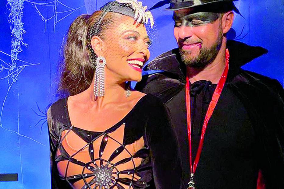 Juliana Paes mostrou-se sedutora ao lado do marido, Carlos Eduardo Baptista 