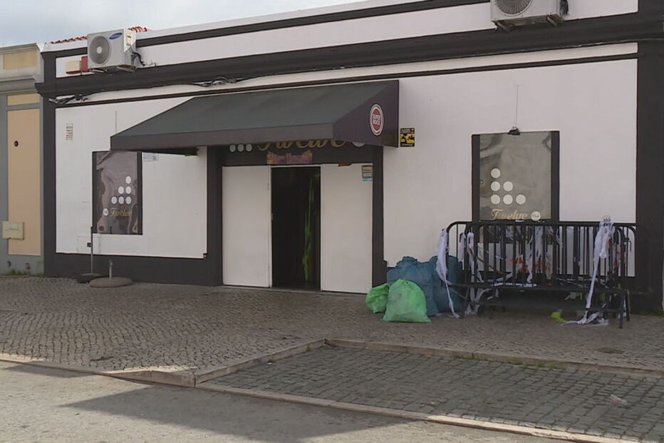 Homem em estado grave após ser esfaqueado à porta de discoteca