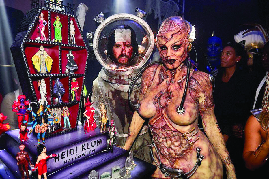Heidi Klum e Tom Kaulitz numa mistura de aliens e mortos-vivos