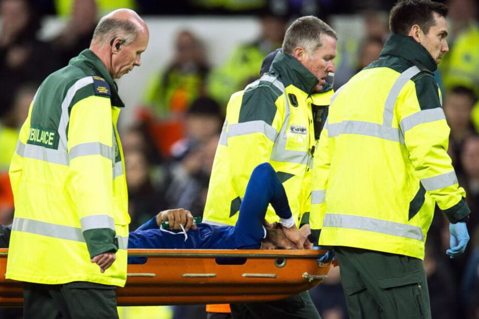 André Gomes sofre lesão arrepiante que deixa adversário a chorar em pleno relvado