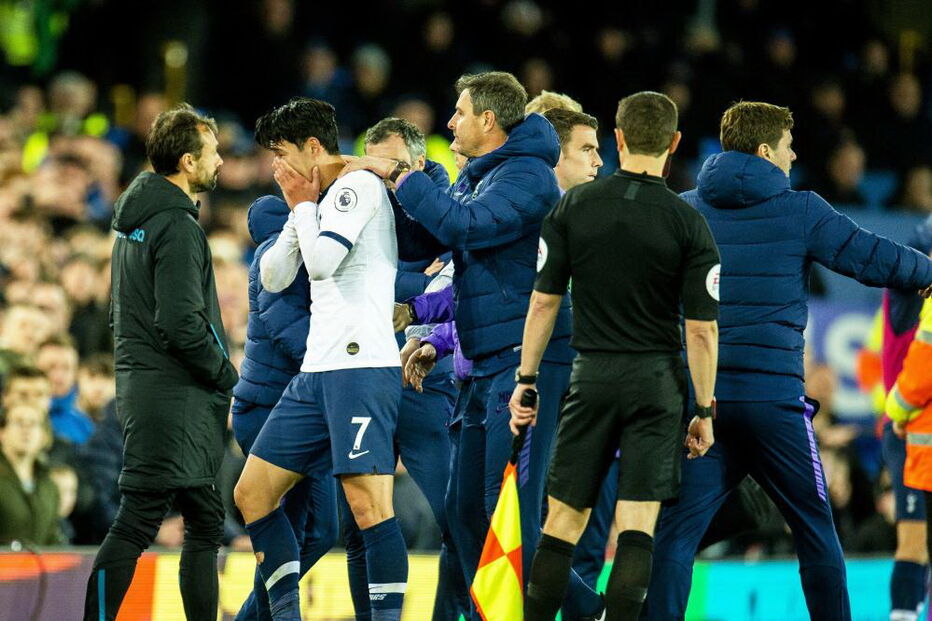 O desespero e as lágrimas do adversário de André Gomes após arrepiante lesão do português