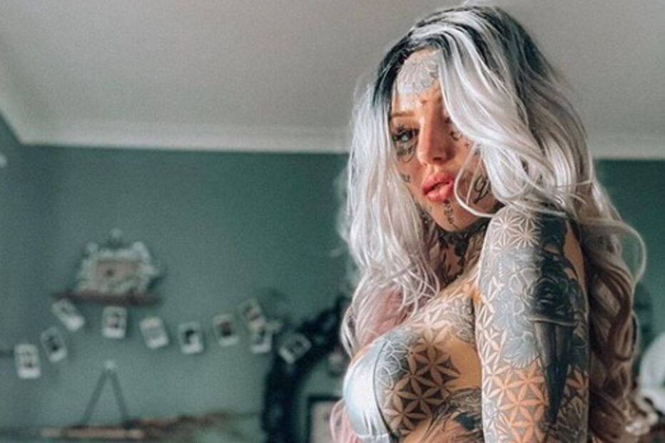 Jovem gasta 23 mil euros para pintar olhos de azul e fica cega