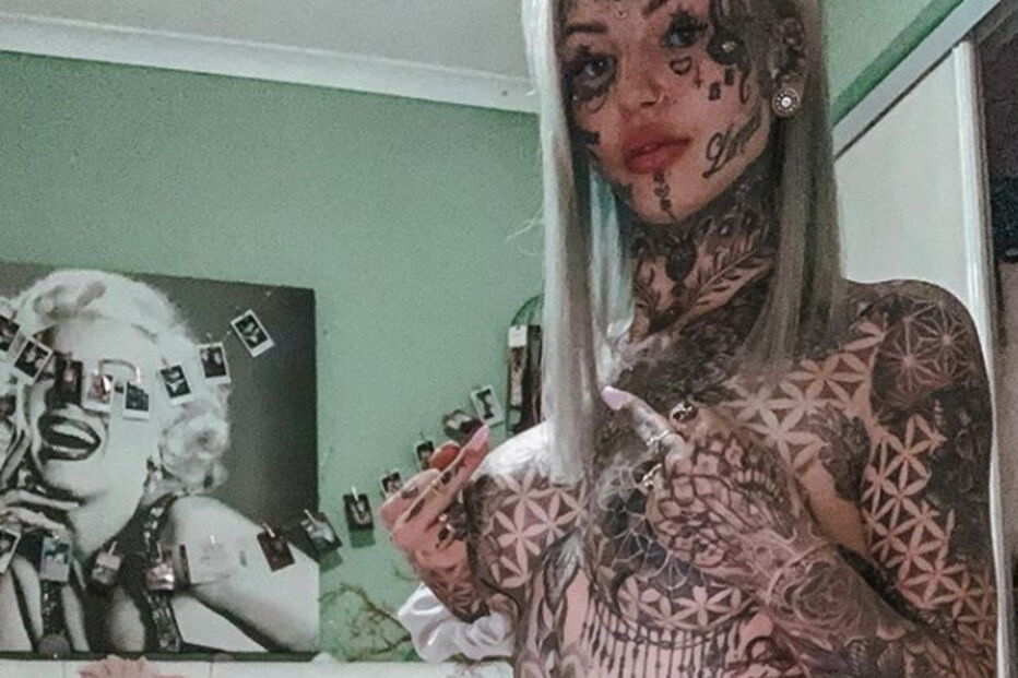 Jovem gasta 23 mil euros para pintar olhos de azul e fica cega