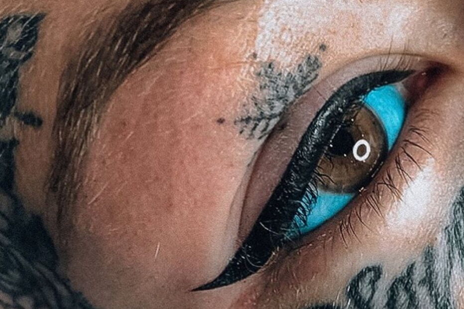 Jovem gasta 23 mil euros para pintar olhos de azul e fica cega