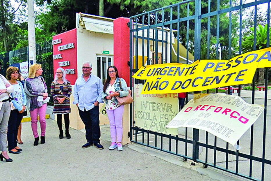 Portimão exige um reforço urgente no número de funcionários na Secundária