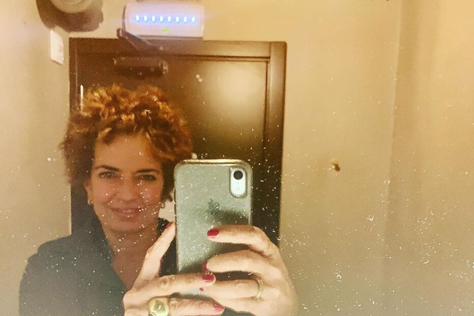 Bárbara Guimarães mostra cabelo