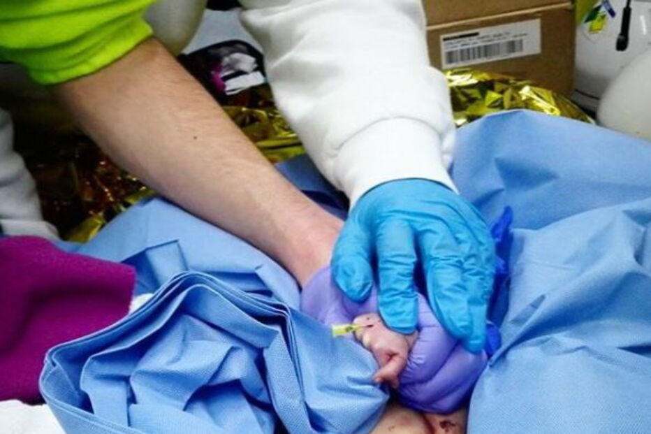 Bebé recém-nascido foi encontrado no caixote do lixo