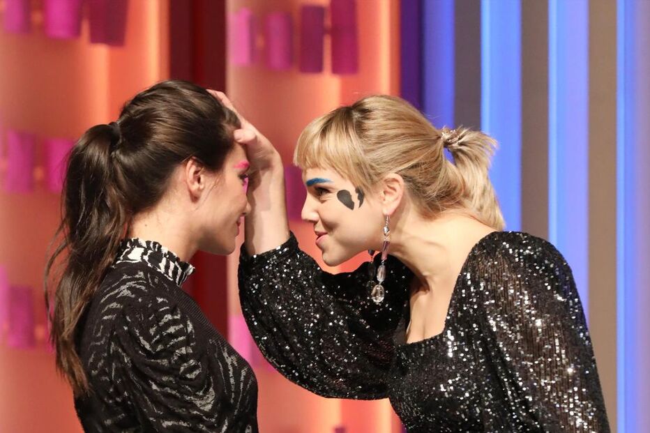 Filipa Areosa e Carolina Carvalho na peça ‘Doença da Juventude