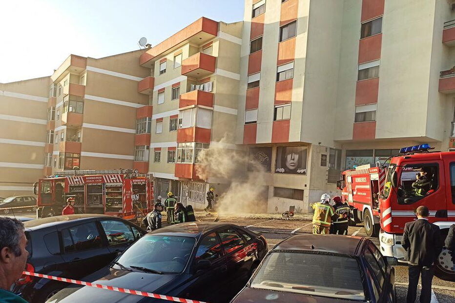 Fogo em prédio obriga a evacuar infantário em Sintra
