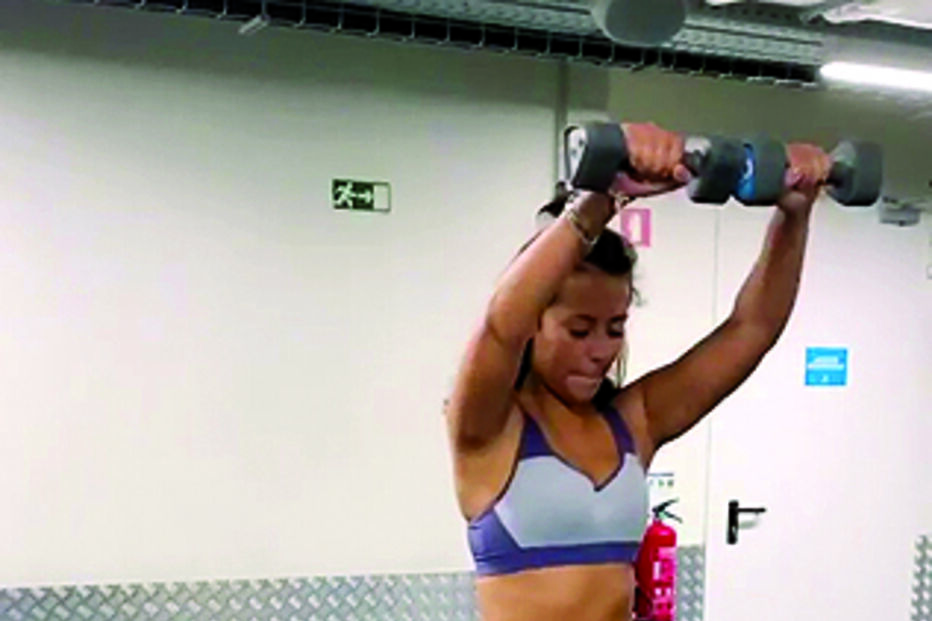 Sofia Ribeiro mostrou alguns exercícios que faz com a sua personal trainer