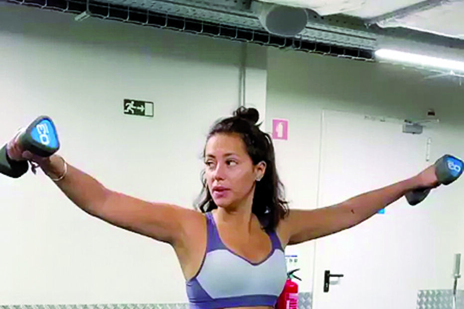 Sofia Ribeiro mostrou alguns exercícios que faz com a sua personal trainer