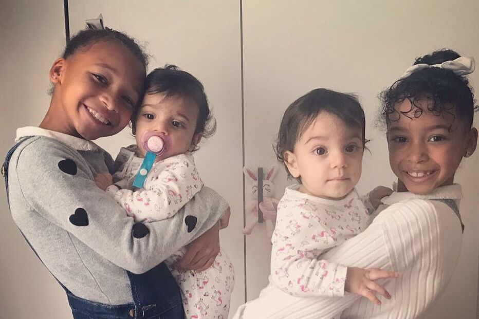 As quatro filhas de Luciana Abreu: Lyonce e Lyannii, frutos da anterior relação com Djaló, e as gémeas Amoor e Valentine, frutos da ex-relação com Daniel Souza