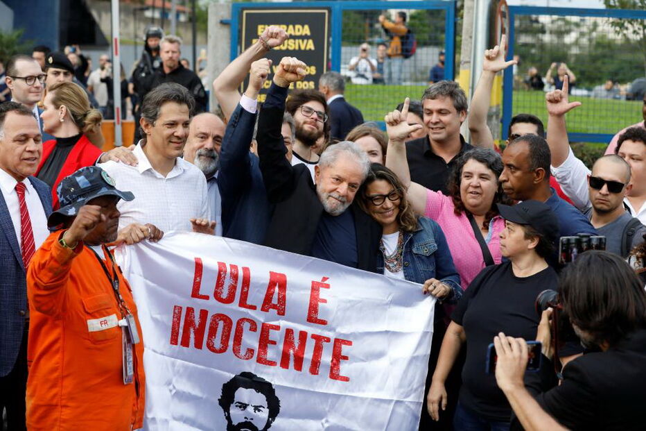 Lula da Silva à saída da prisão 
