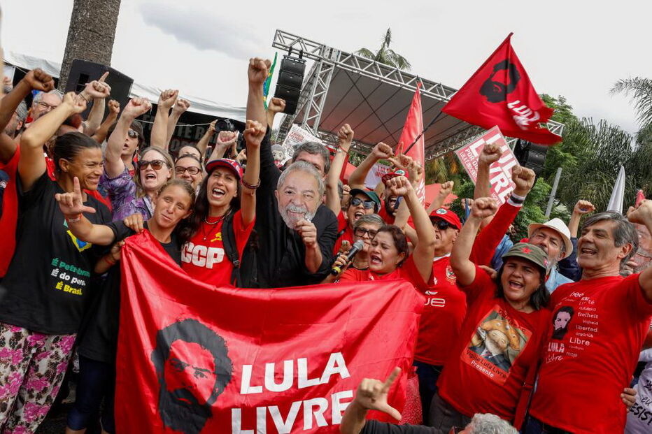 Lula da Silva à saída da prisão