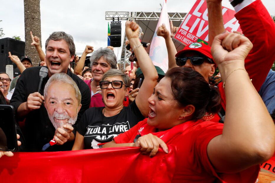 Lula da Silva à saída da prisão