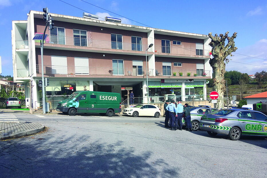 Roubados 75 mil euros de carrinha de valores em Famalicão