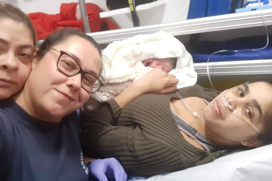 Bombeiros de Agualva-Cacém ajudam bebé a nascer em casa