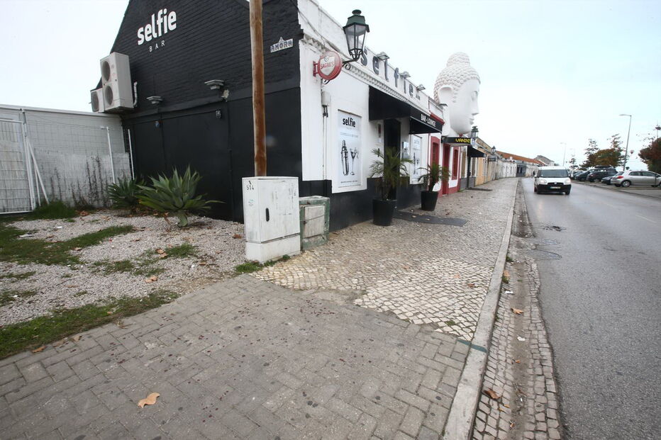 Homem baleado em zona de bares no Seixal