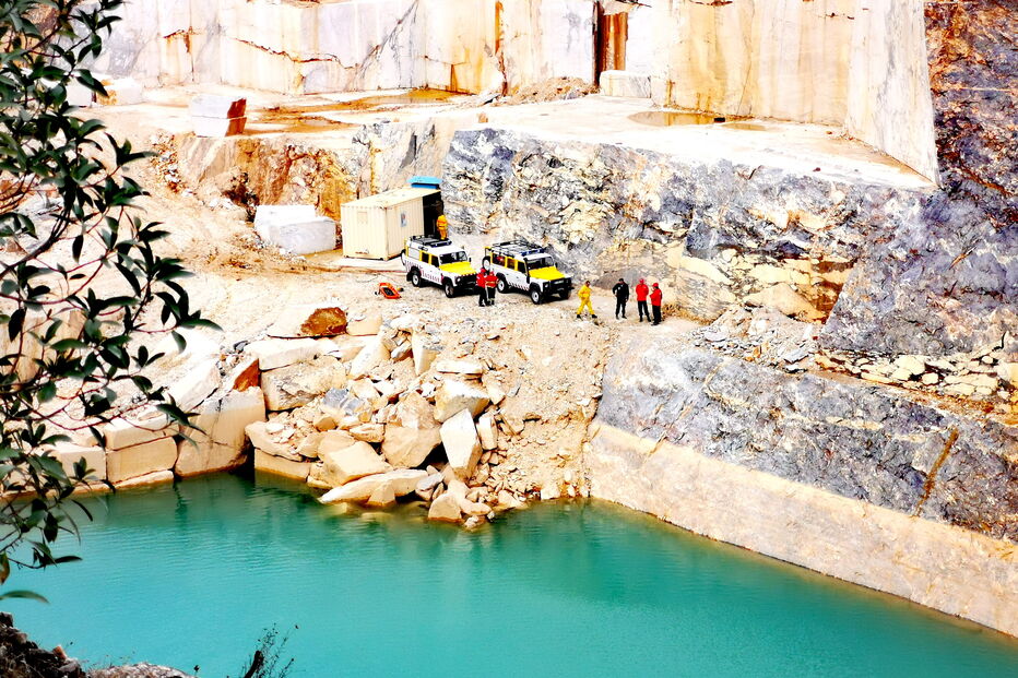 Condutor de camião morre após queda no interior de pedreira em Vila Viçosa