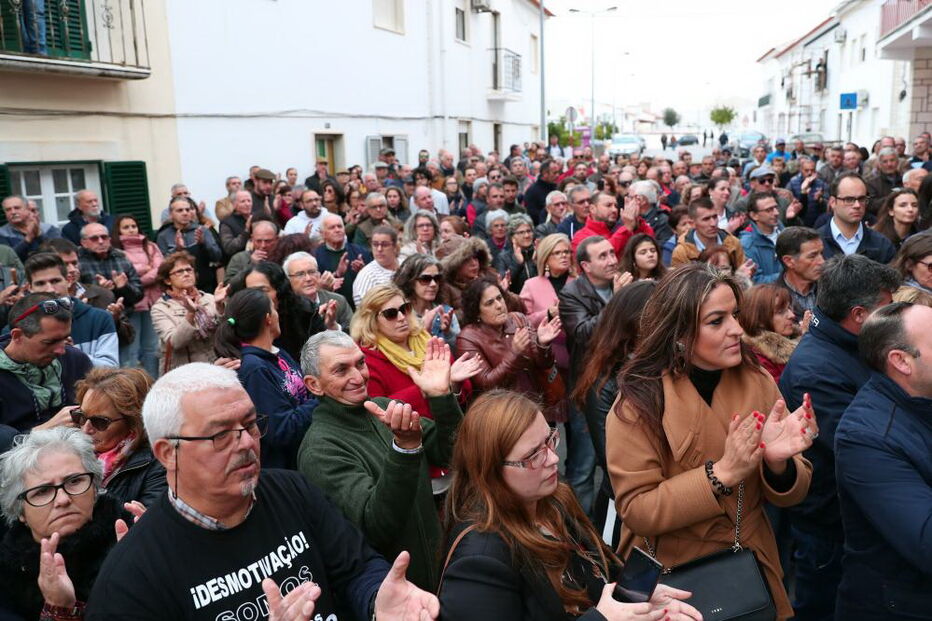 Manifestação de apoio aos bombeiros agredidos em Borba junta mais de 300 pessoas