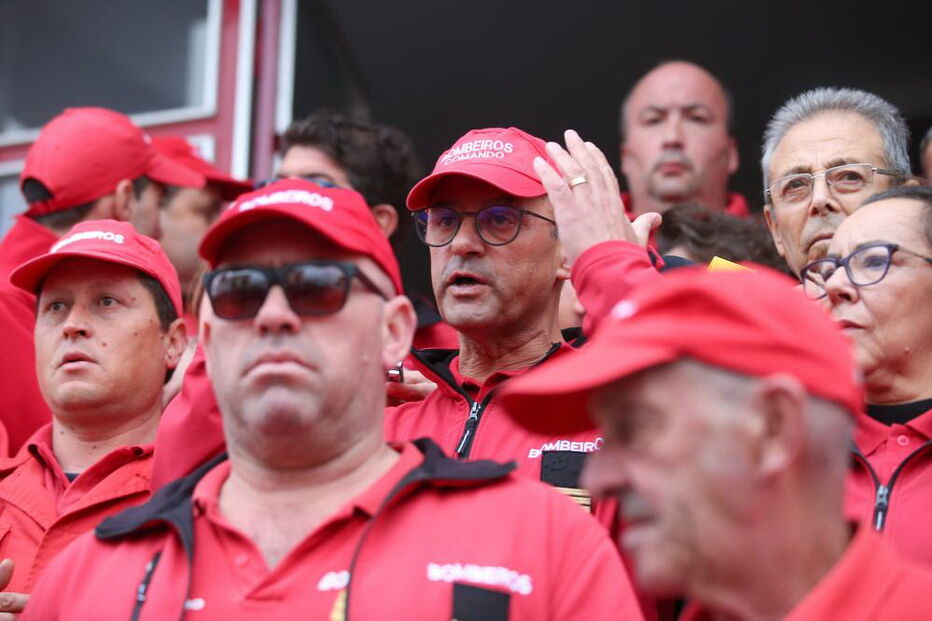 Manifestação de apoio aos bombeiros agredidos em Borba junta mais de 300 pessoas