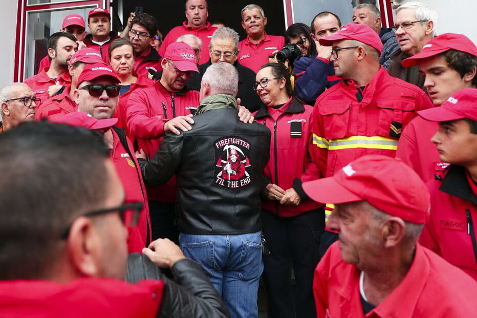 Manifestação de apoio aos bombeiros agredidos em Borba junta mais de 300 pessoas