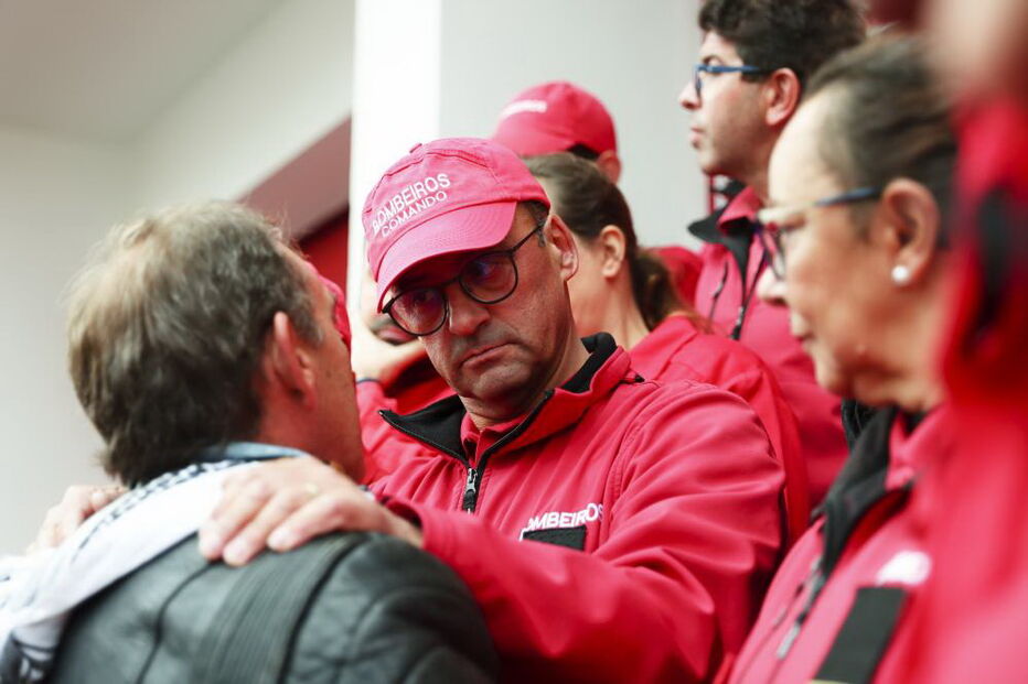 Manifestação de apoio aos bombeiros agredidos em Borba junta mais de 300 pessoas