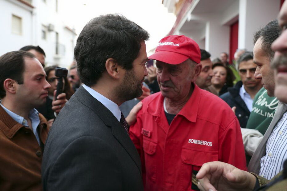 Manifestação de apoio aos bombeiros agredidos em Borba junta mais de 300 pessoas