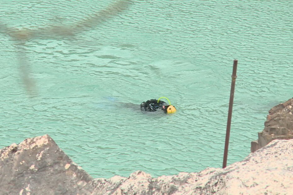 Buscas de manobrador de máquina que caiu em pedreira de Vila Viçosa 