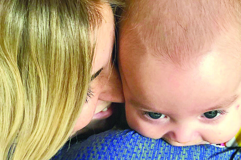 Jessica Athayde com o filho Oliver