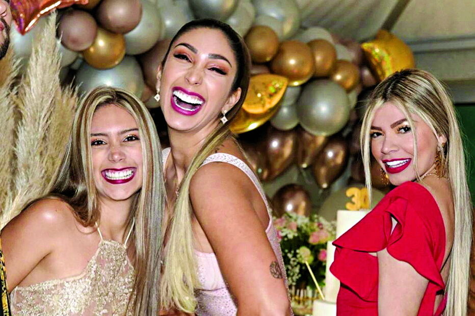 Cindy Álvarez García festejou os seus 30 anos rodeada de amigas 