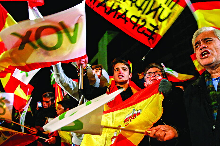 Apoiantes do Vox foram os únicos com motivos para festejar após uma eleição que deixou praticamente tudo na mesma em Espanha 