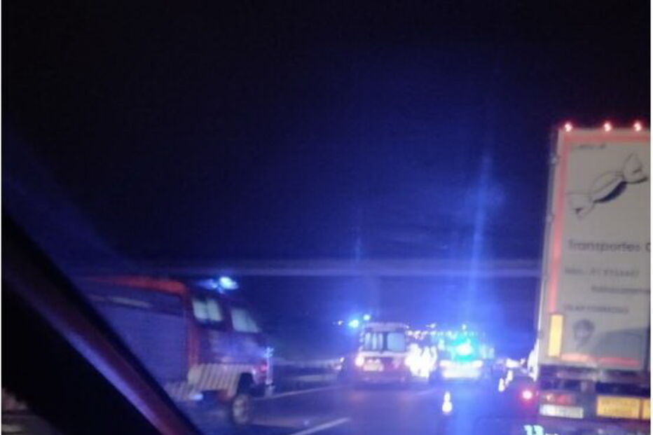 Acidente na A28 provoca sete feridos. Autoestrada cortada no sentido Porto-Póvoa de Varzim