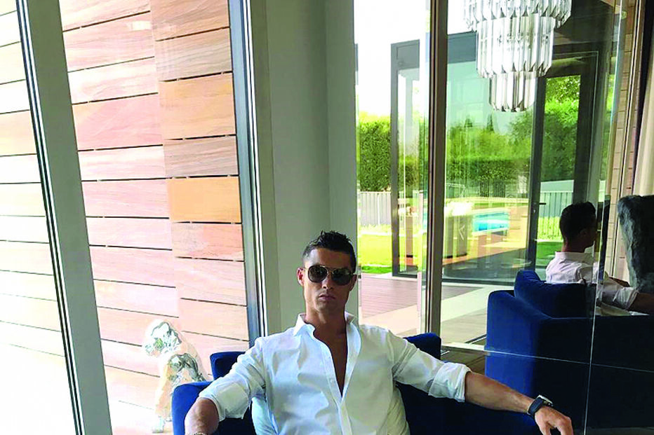 Durante os anos em que esteve em Espanha, o craque viveu nesta mansão de luxo. Mãe do craque tinha uma casa perto da sua