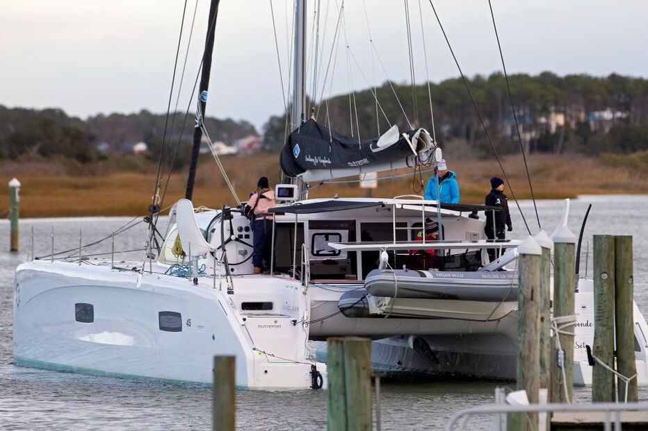 Jovem ativista sueca viaja a bordo do catamarã chamado La Vagabonde