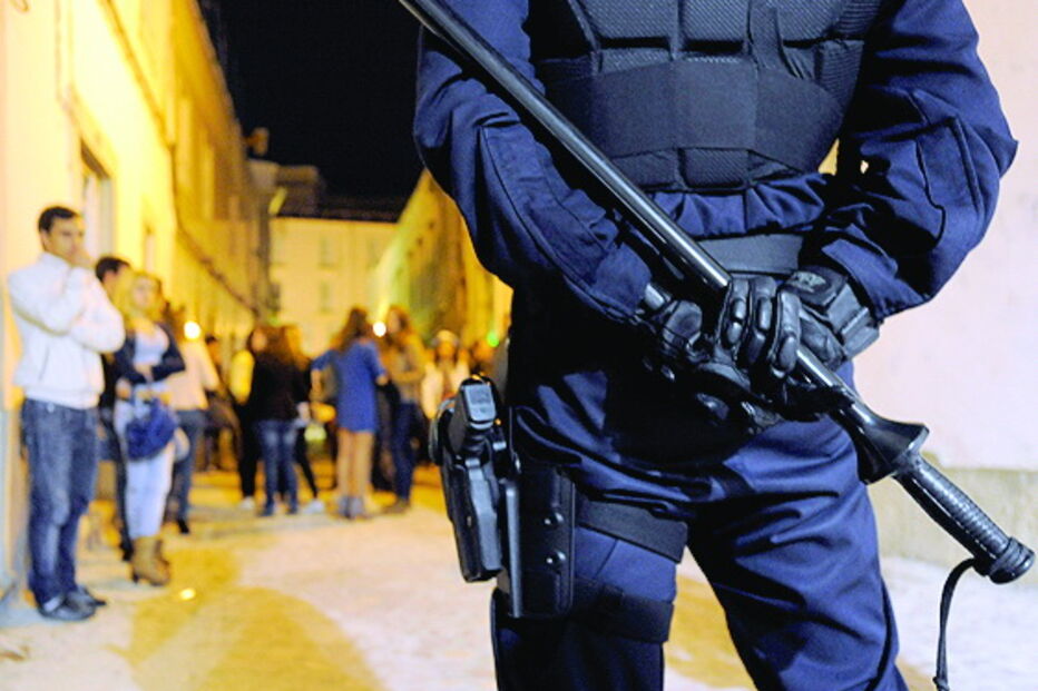 Militares usaram cassetete