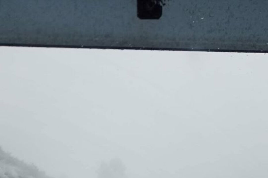  Neve corta estrada na Serra da Estrela