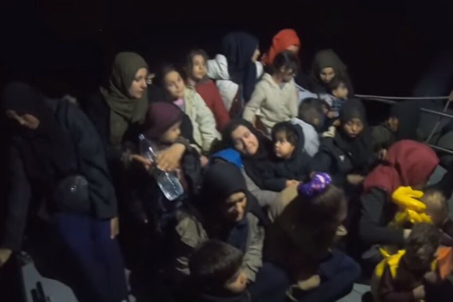 Polícia Marítima em missão na Grécia resgata 33 imigrantes