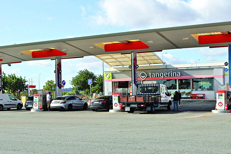 Trio armado assalta posto de combustível em Loulé