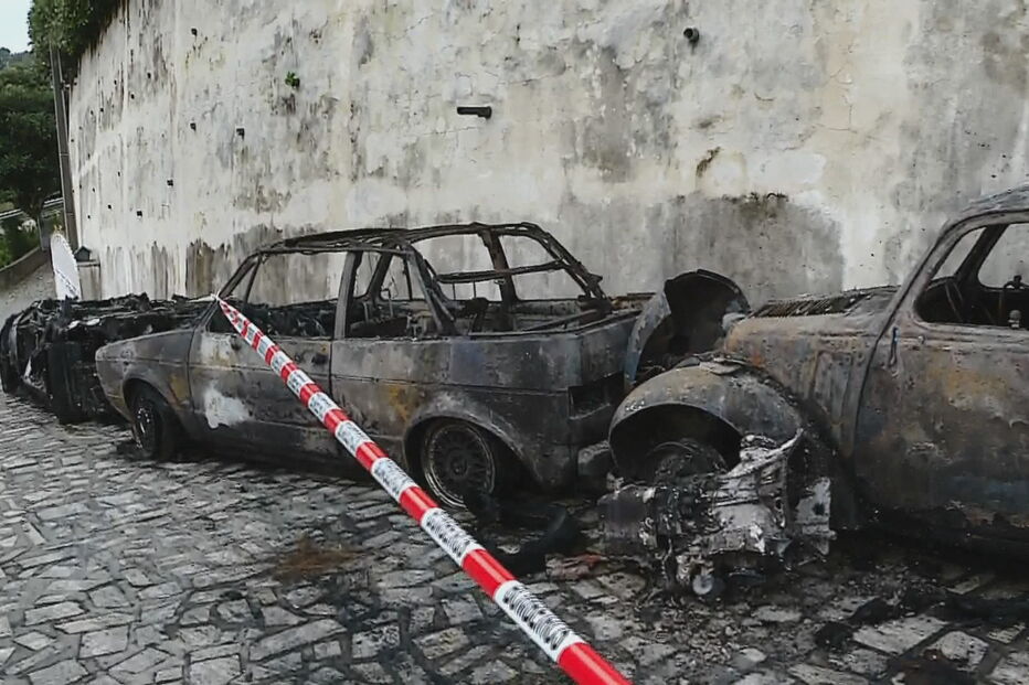 Incêndio em garagem destrói 250 mil euros em carros 