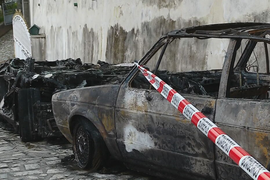 Incêndio em garagem destrói 250 mil euros em carros 