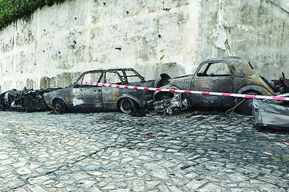 Clássico da Simca, único em Portugal, e Golf 1 foram destruídos pelas chamas 