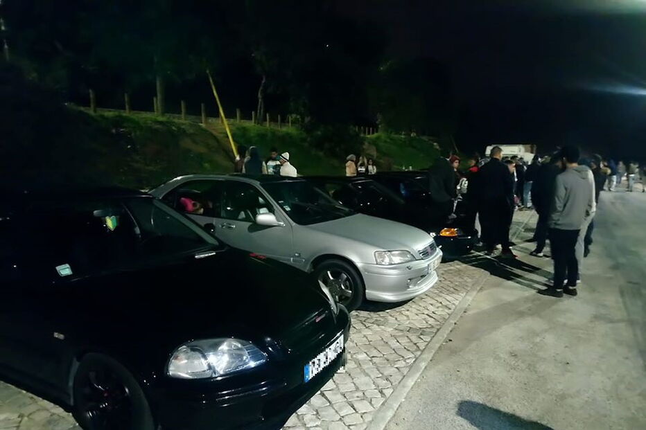 GNR detém condutor e apreende quatro carros em corrida ilegal com cerca de 150 veículos