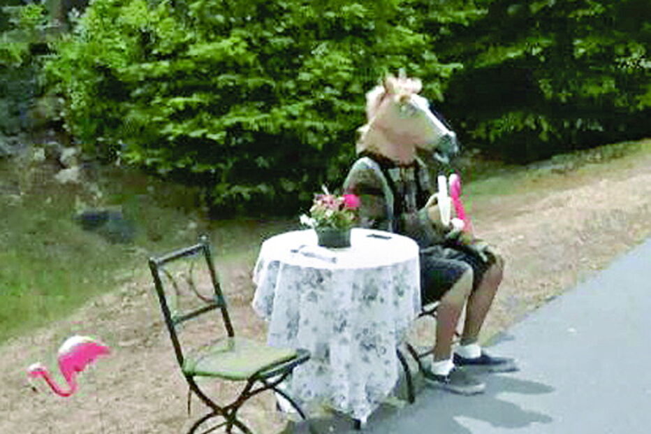 Google 'apanha' homem disfarçado de cavalo 