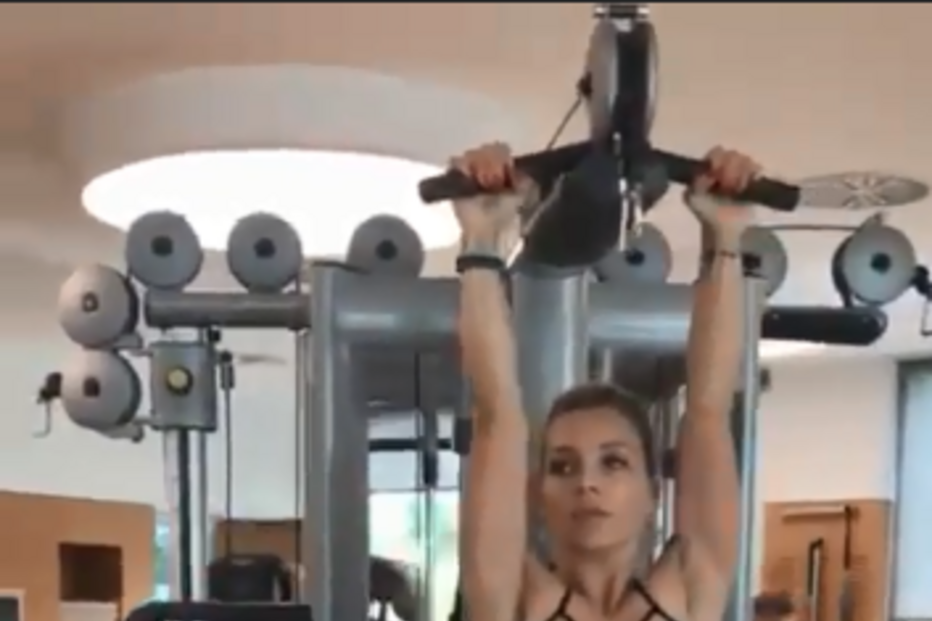 Luciana Abreu mostra-se a treinar no ginásio