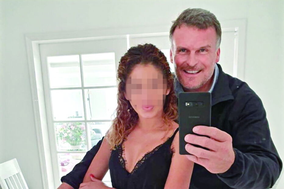 Matthias Schmelz, empresário alemão de 58 anos, com a namorada