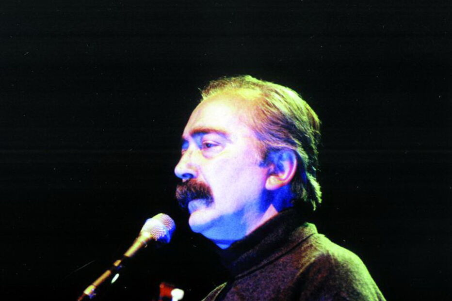 José Mário Branco em atuação em 1998.