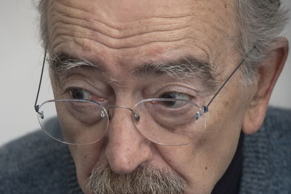 O músico fotografado durante uma entrevista na sua casa, em Lisboa.